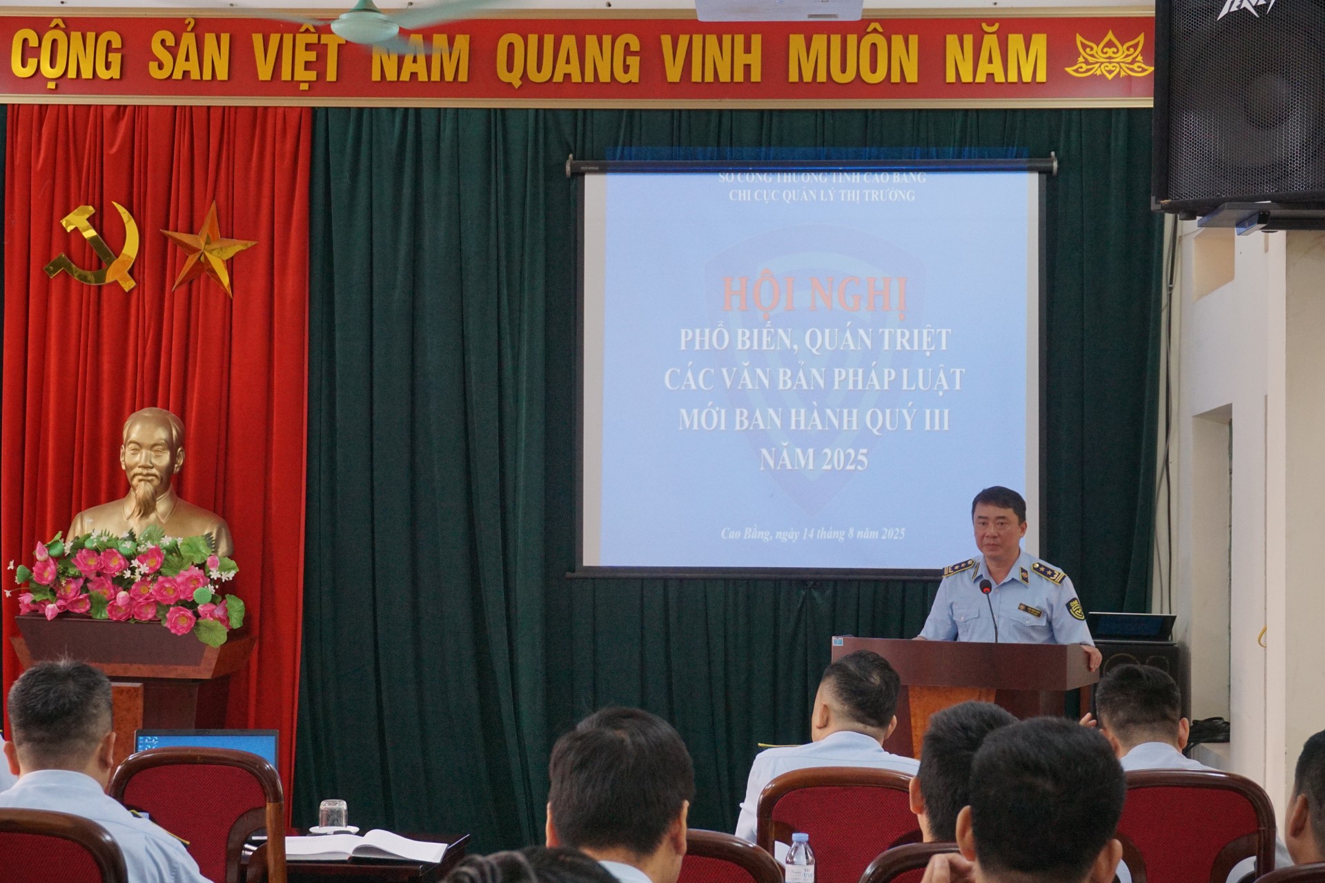 Chi cục QLTT Cao Bằng tổ chức Hội nghị phổ biến, quán triệt các văn bản của cấp trên, văn bản quy phạm pháp luật mới ban hành và tập huấn chuyên môn nghiệp vụ đợt 3 năm 2025