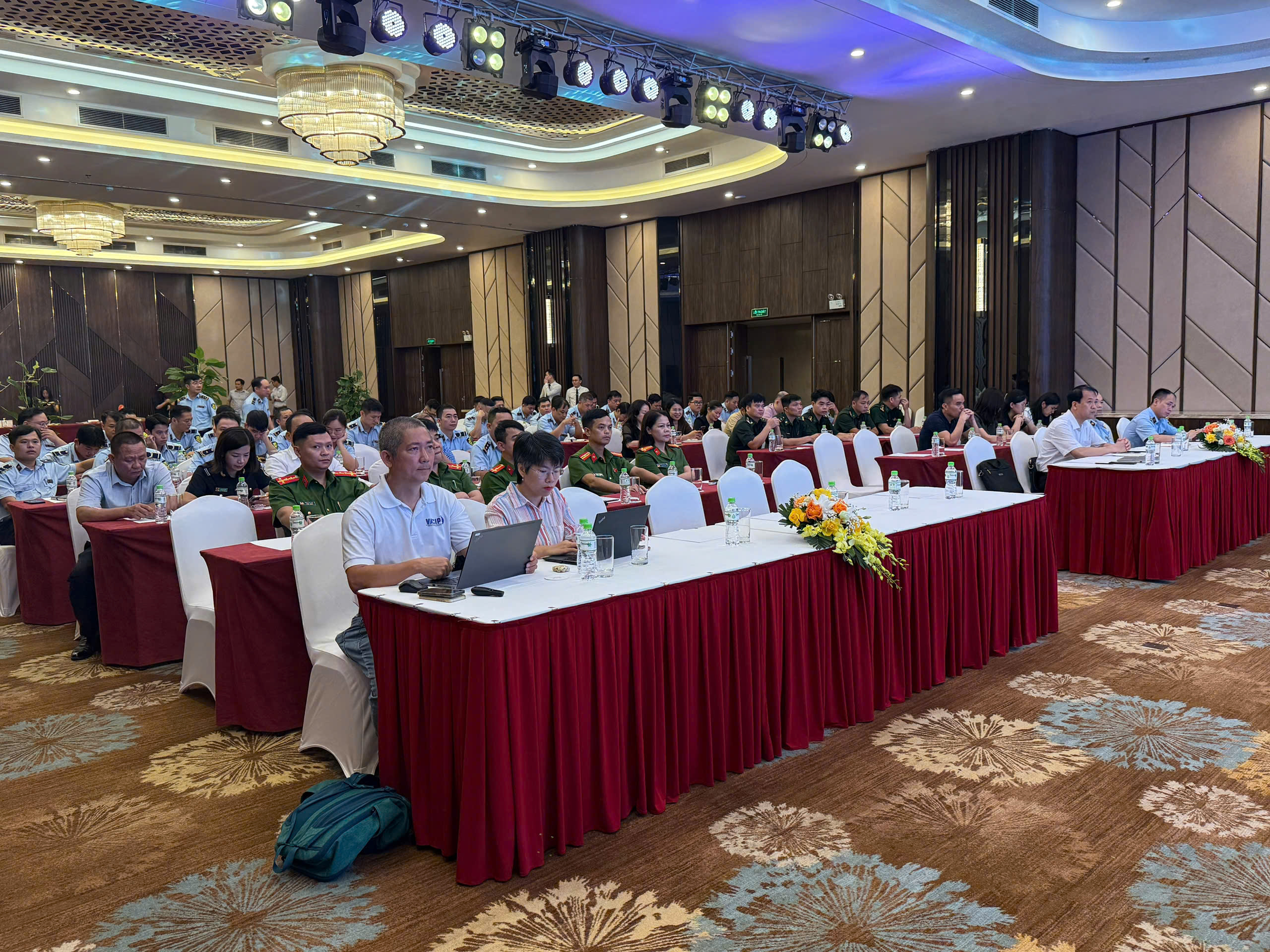 Chi cục QLTT tỉnh Cao Bằng tổ chức Hội thảo phân biệt hàng thật, hàng giả năm 2025