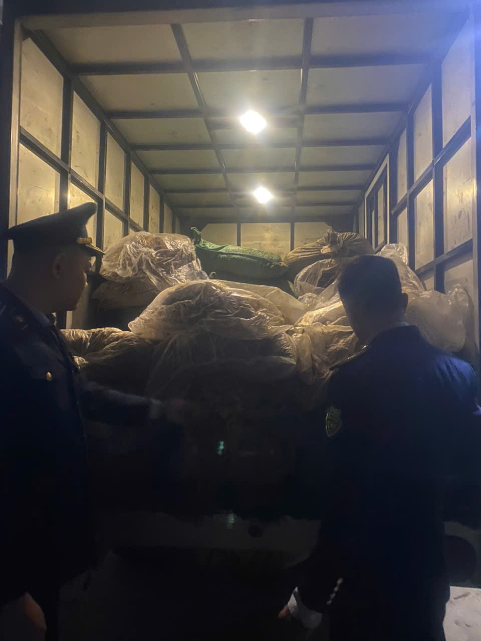 Đội QLTT số 2 tăng cường công tác kiểm tra, xử lý mặt hàng lá thuốc lá