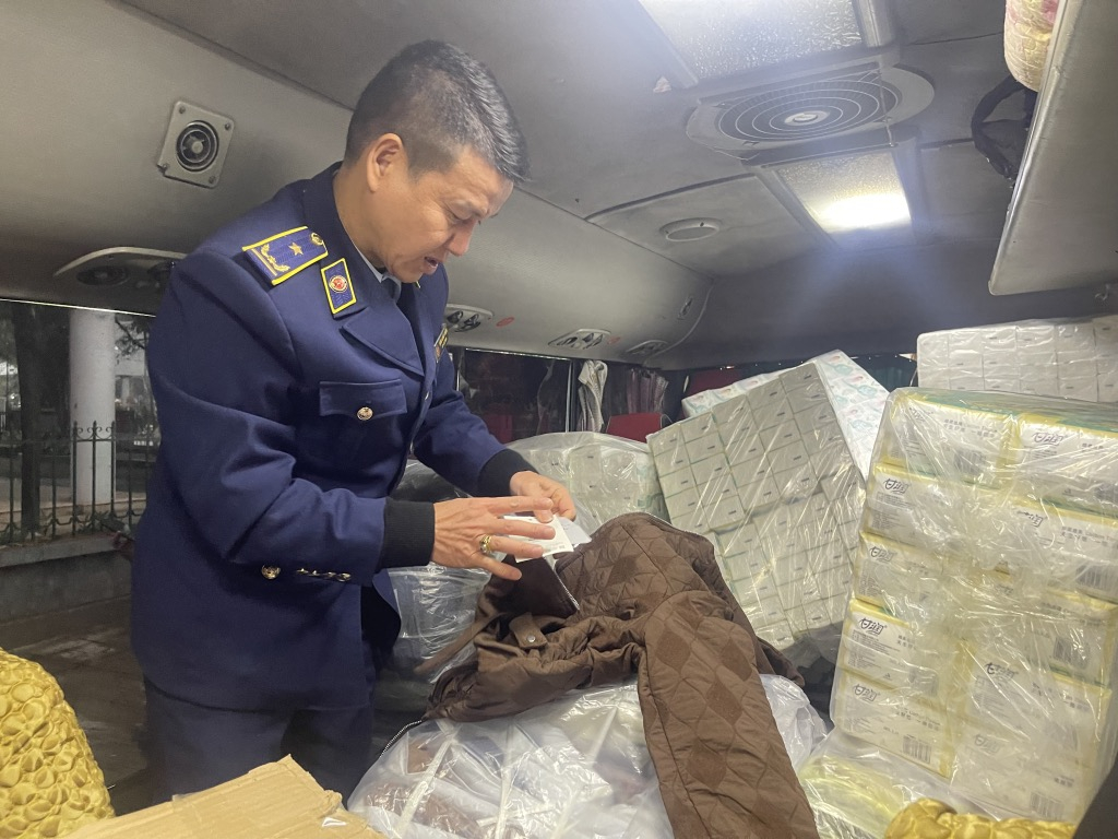 Đội QLTT số 1 xử phạt 17,5 triệu đồng về hành vi kinh doanh hàng hóa không rõ nguồn gốc, xuất xứ